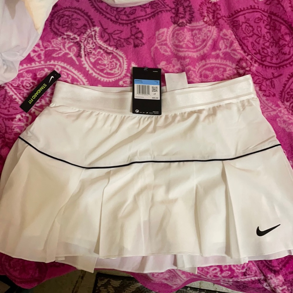 Nike tennis skirt NWT!! Never worn still has tags!